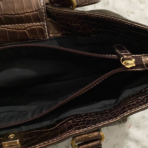 Tommy Hilfiger Handbag in a Good Condition - Picture 9 of 14